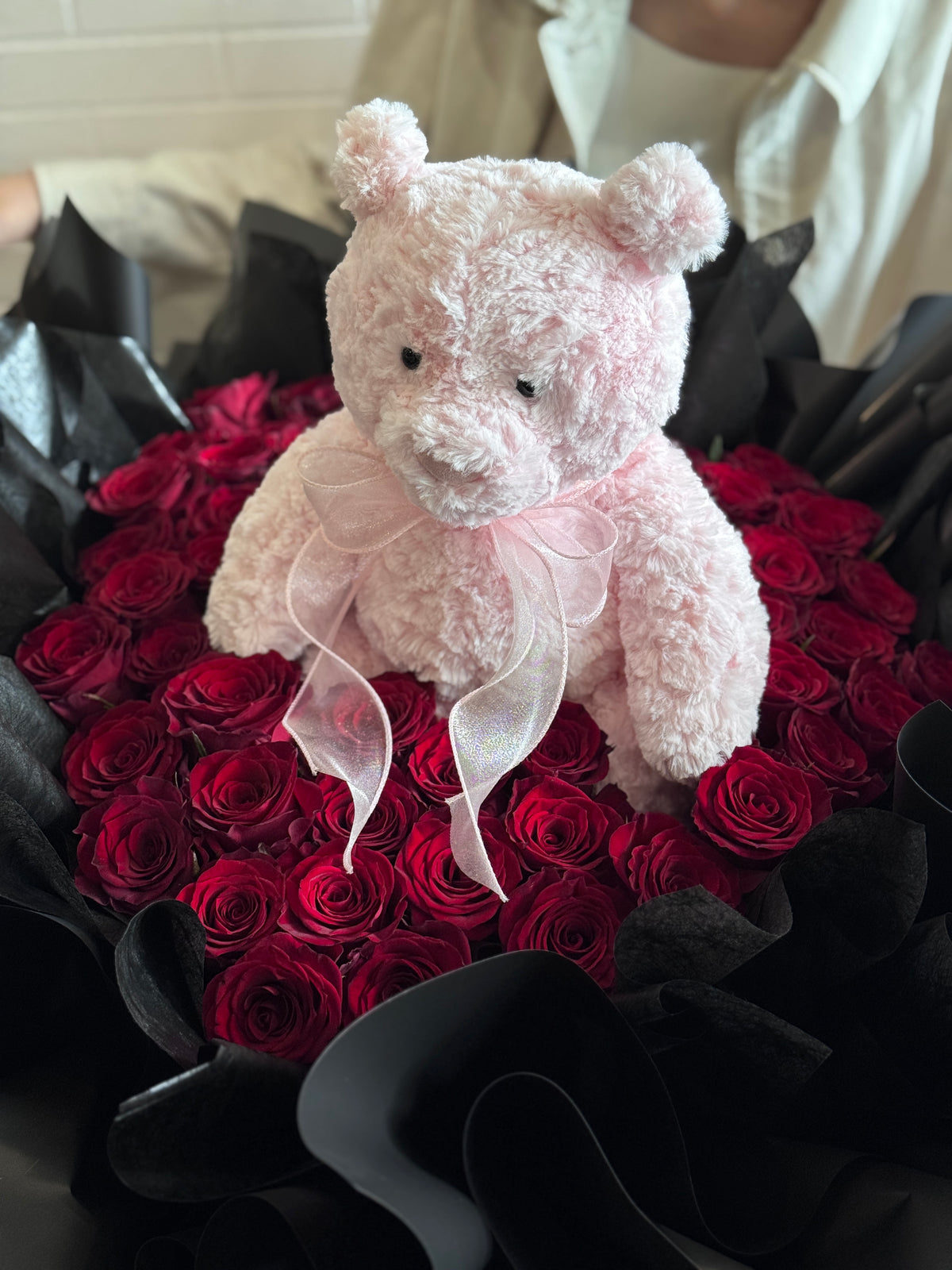 Leola Bear – Fresh Flower Bouquet (52 Stalk)