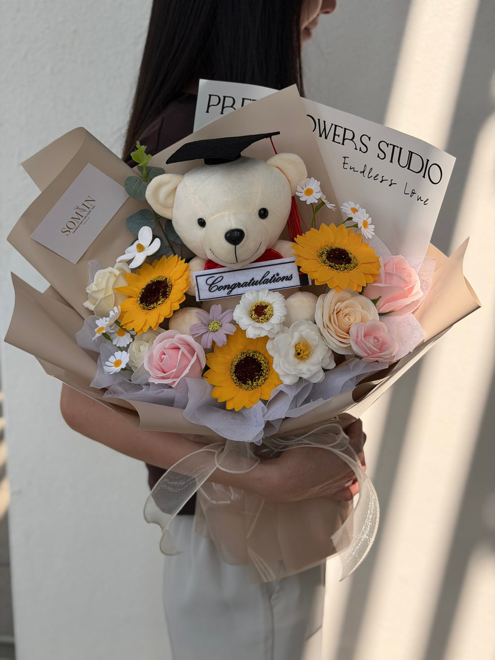 Sunny Milestone – Graduation Bouquet (M Size)