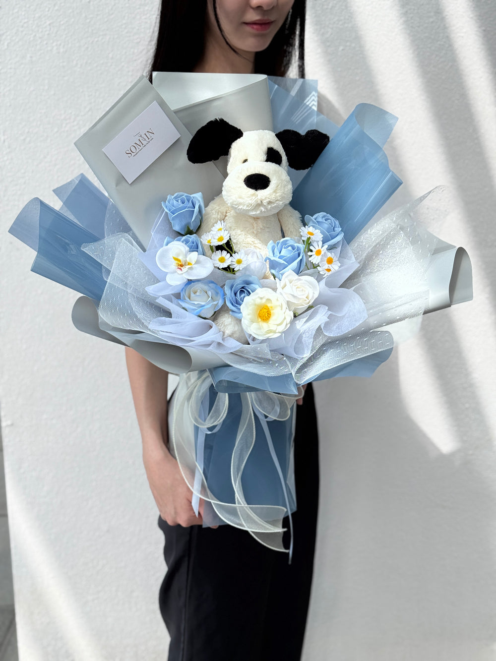 Bashful Black & Cream Puppy – Soap Flower Bouquet (M Size)